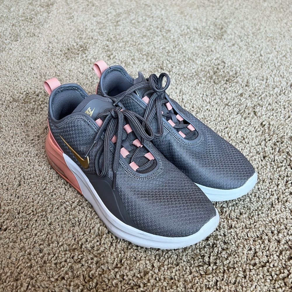 Women’s Nike Air Max Motion 2 - Size 8